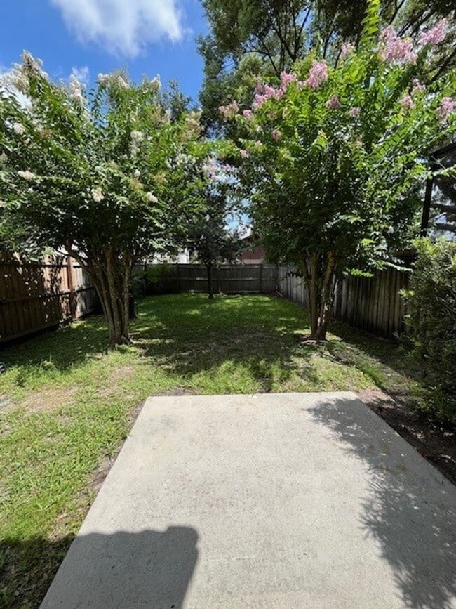 Building Photo - *** 3/2.5  with 1 car garage/ Townhouse Th...