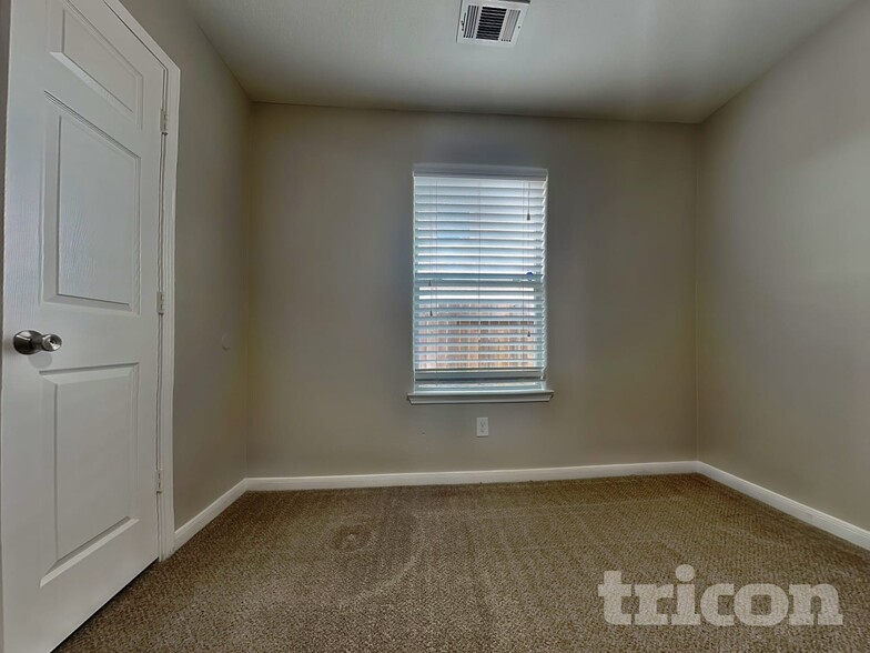 Building Photo - 4063 Pedernales River Ln