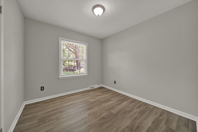 Building Photo - Wonderful Home Near Downtown Matthews!