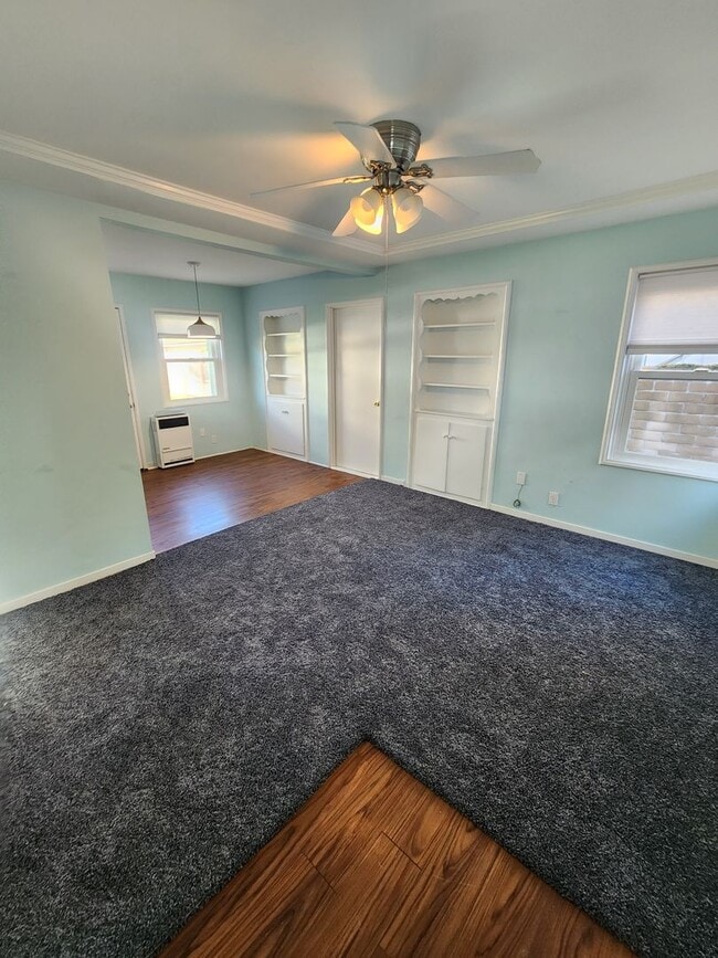 Building Photo - Retro Style Beach Apartment- Water Included!