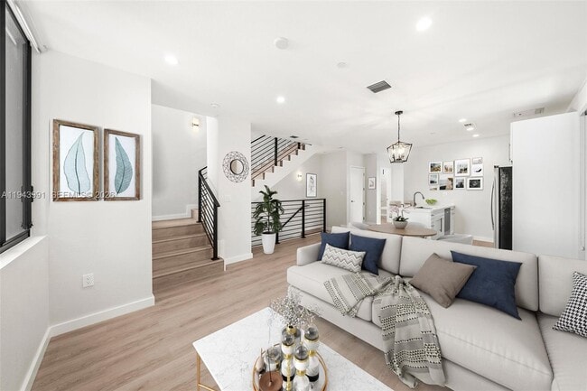 Building Photo - 1259 SW 3rd St