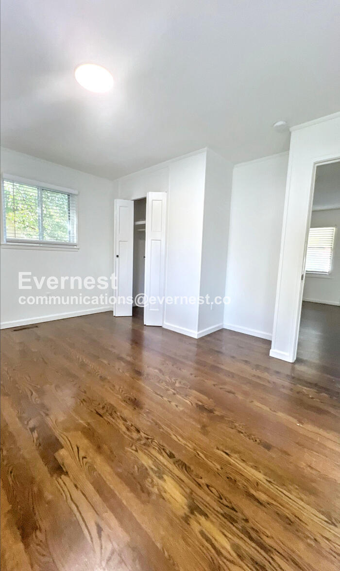 Building Photo - 11305 E 50th Terrace