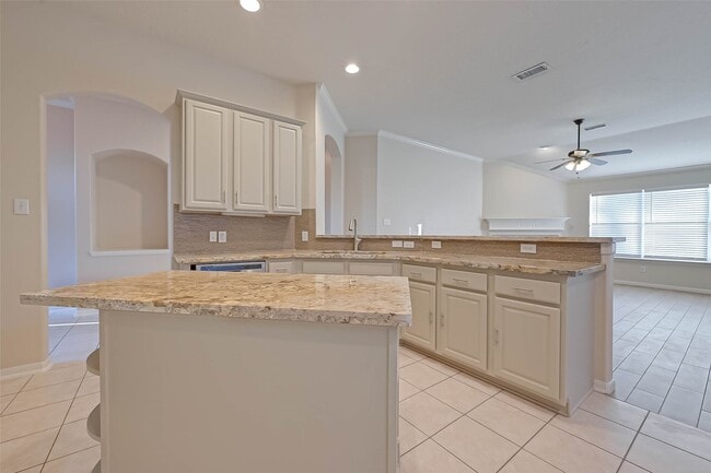 Building Photo - 206 N Wynnoak Cir