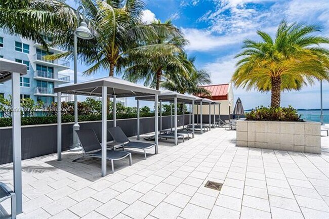 Building Photo - 1155 Brickell Bay Dr