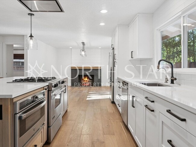 Building Photo - Stylishly Updated Ranch in Bryant Woods
