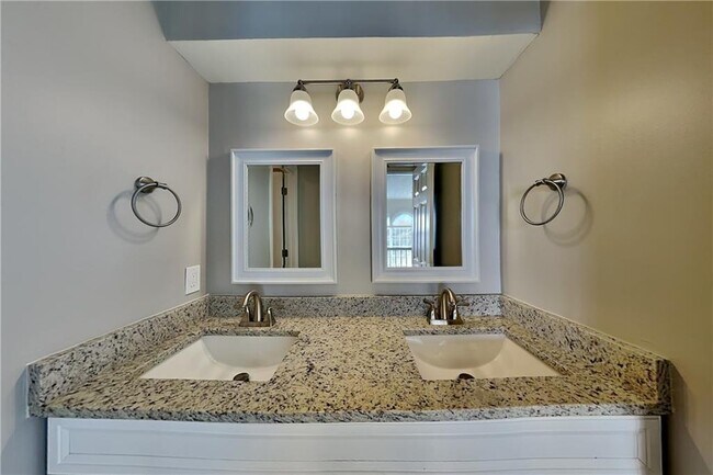 Building Photo - 2405 Compton Pl
