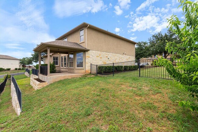Building Photo - 10 White Magnolia Cir