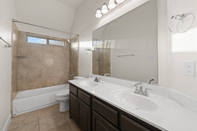 Building Photo - 105 Live Oak Dr