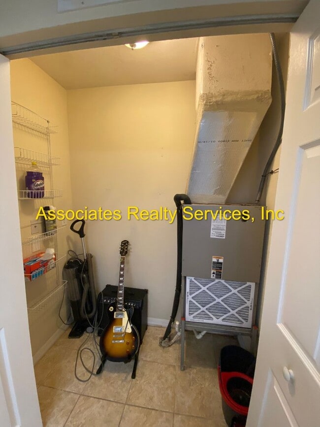 Building Photo - 2bed/2.5 bath condo in Hailey Gardens behind Butler Plaza! **NO PETS**