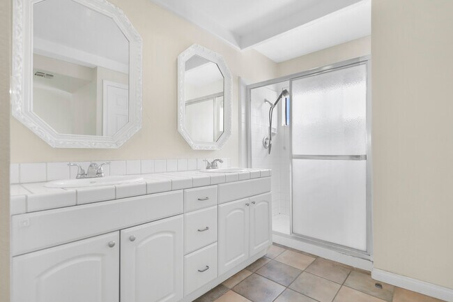 Building Photo - 72309 Blueridge Ct