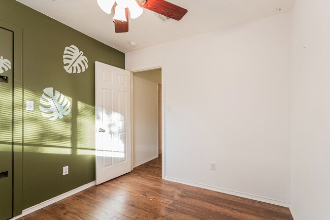 Building Photo - Spacious 4BD/2.5BA Two-Story Home with Lar...
