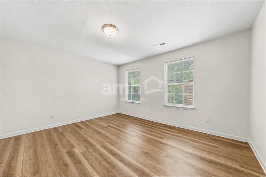 Building Photo - 118 Charndon Way