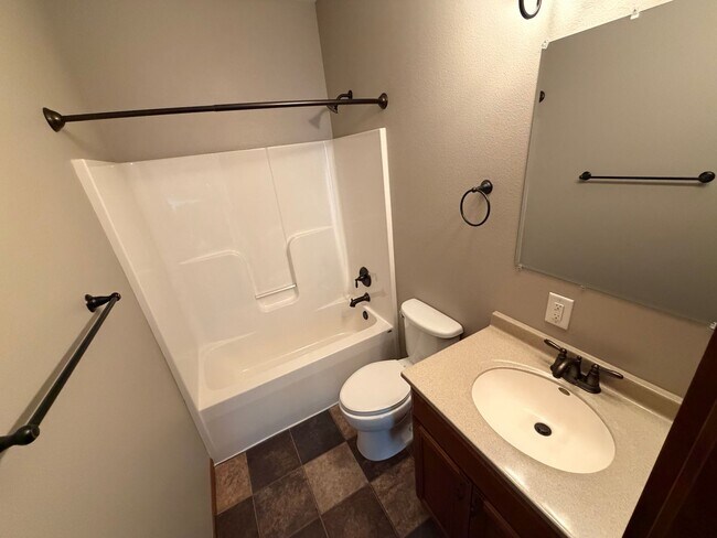 Building Photo - Feels like a New Home!