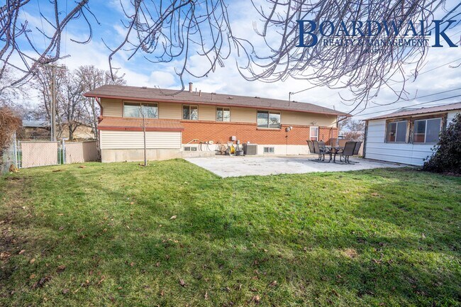 Building Photo - Amazing 4 Bed Rambler in Syracuse