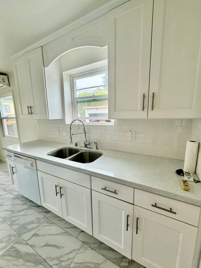 Kitchen - 1923 Talmadge St