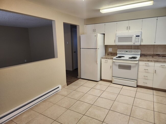 Building Photo - Cute 2 Bedroom 1 Bathroom Near Northtown Mall