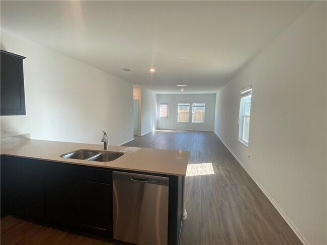 Building Photo - 440 Gabbro Gdns