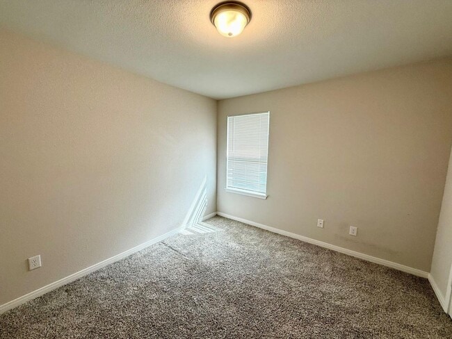 Building Photo - Modern 3 Bed, 2 Bath + Office