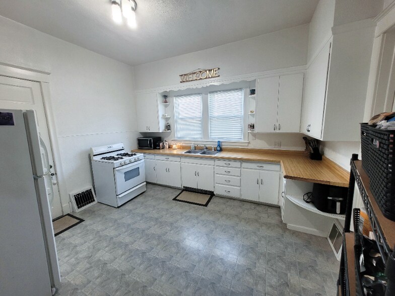 Building Photo - 600 Raub St