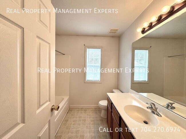 Building Photo - 8549 Filbert Ln