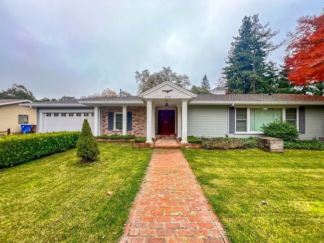 Building Photo - Four Bedroom Ranch-Style Home on an Extra-Large Lot