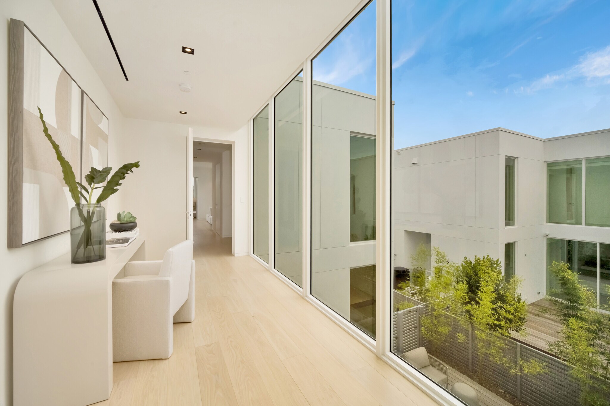 Building Photo - 1011 W 48th St