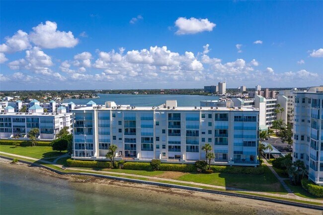 Building Photo - 7984 Sailboat Key Blvd S