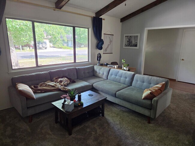 Building Photo - COMING IN SOON! East Flagstaff Home with M...