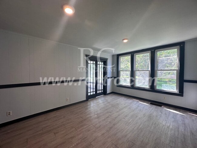 Building Photo - 33 Bismark-