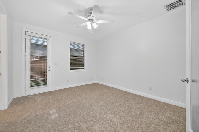 Building Photo - 2506 Maxroy St