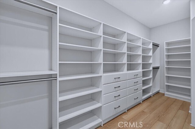 Building Photo - 170 Chorus