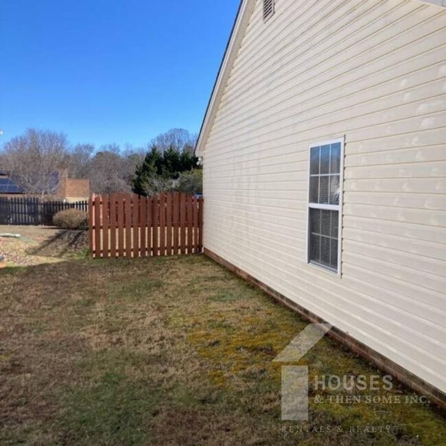 Building Photo - 5 Sandy Point Ct