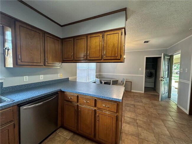 Building Photo - 6750 Browder Dr