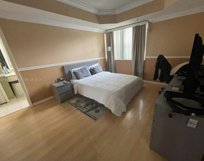 Building Photo - 6440 NW 114th Ave