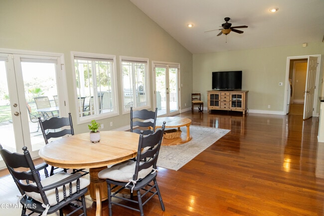 Building Photo - 385 Somerset Cir
