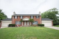 Building Photo - Large 3 BR Condo/Townhome in Outskirts of ...
