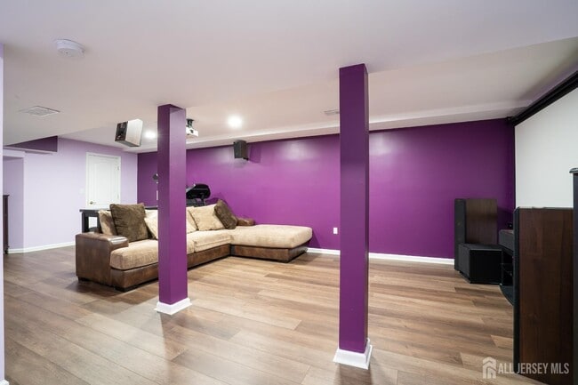 Building Photo - 141 Briarwood Dr