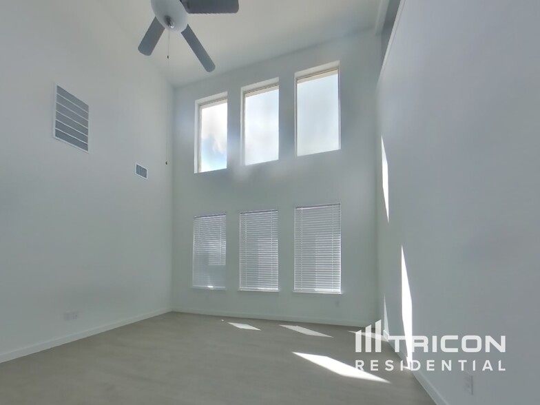 Building Photo - 2701 Brushy Lk Dr