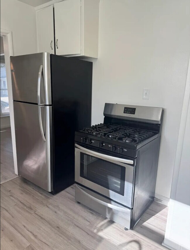 Building Photo - 1920 W Verdugo Ave