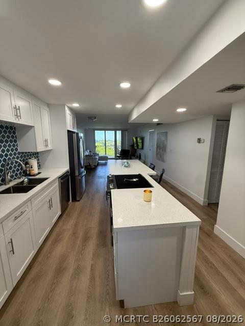 Building Photo - 250 Jacaranda Dr