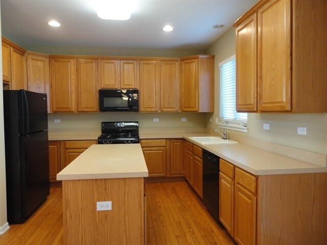 Building Photo - 16438 Fairfield Dr