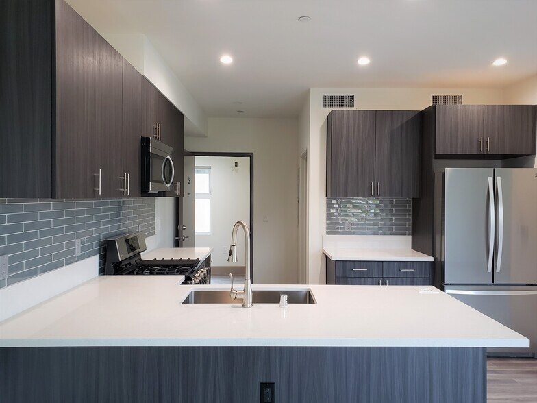 Building Photo - 318 N Wilton Pl