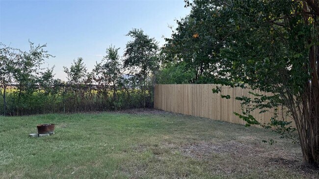 Building Photo - 1813 Lantana Dr