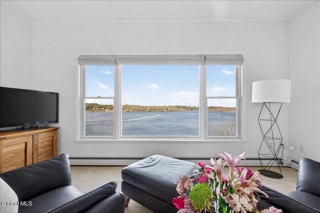 Building Photo - 15 Chase Ln