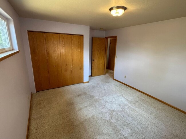 Building Photo - 3 Bedroom Home in College Hill Neighborhood