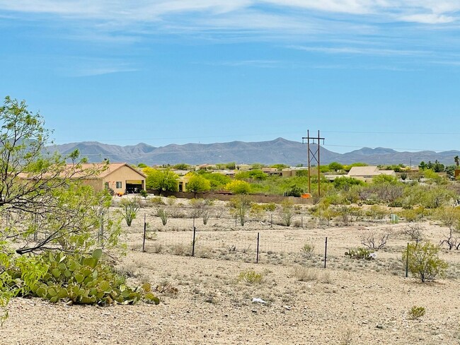 Building Photo - 3 Bedroom 2 Bath Home on One Acre in Vail