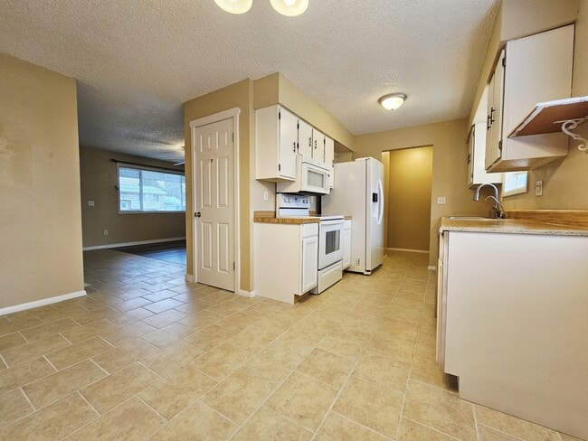 Building Photo - 4125 E Lance