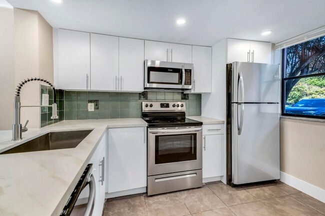 Building Photo - 5200 NW 31st Ave