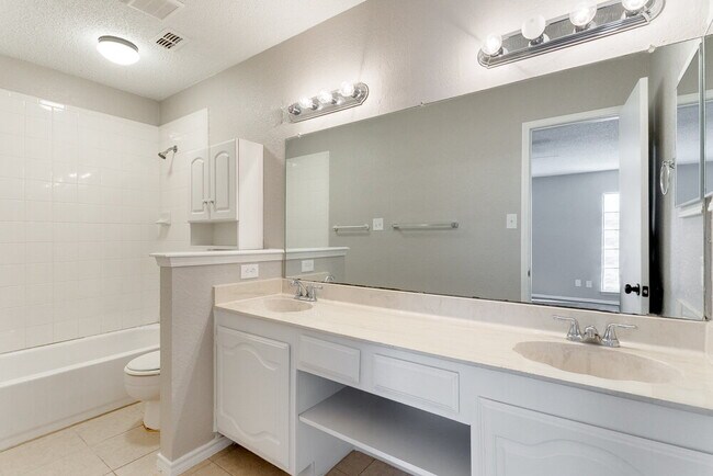 Building Photo - "Charming 3-Bedroom Retreat with 2 Full Baths in Rowlett – 1,894 Sq. Ft. of Comfort on Shipman St.!"