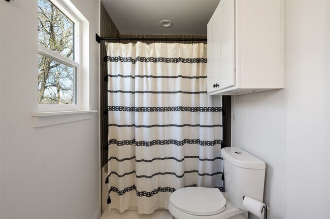 Building Photo - 6104 Reicher Dr